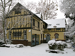 verschneites Haus